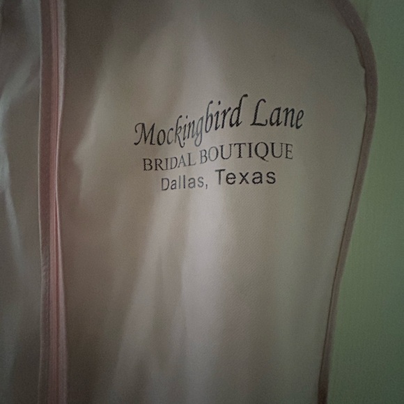 Cap sleeve chiffon wedding gown - Picture 5 of 6